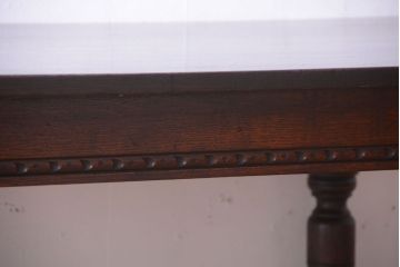 ヴィンテージ家具　イギリスビンテージ　オーク材製!重厚なダイニングテーブル