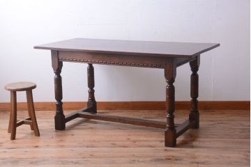 ヴィンテージ家具　イギリスビンテージ　オーク材製!重厚なダイニングテーブル