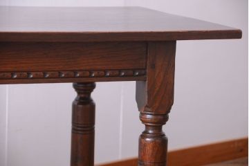 ヴィンテージ家具　イギリスビンテージ　オーク材製!重厚なダイニングテーブル