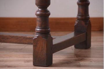 ヴィンテージ家具　イギリスビンテージ　オーク材製!重厚なダイニングテーブル