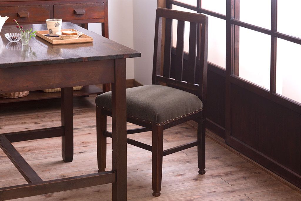 アンティーク家具　和製アンティーク　オーク材のシンプルなチェア