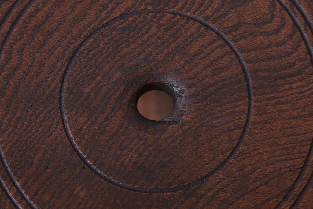 レトロ家具　アンティーク　古い木のレトロな丸スツール