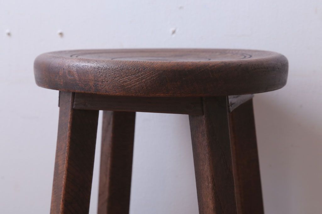 レトロ家具　アンティーク　古い木のレトロな丸スツール