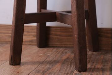 レトロ家具　アンティーク　古い木のレトロな丸スツール