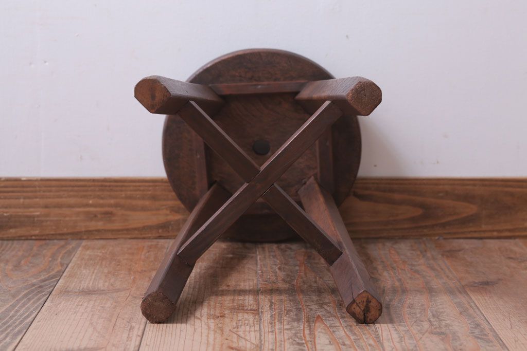 レトロ家具　アンティーク　古い木のレトロな丸スツール
