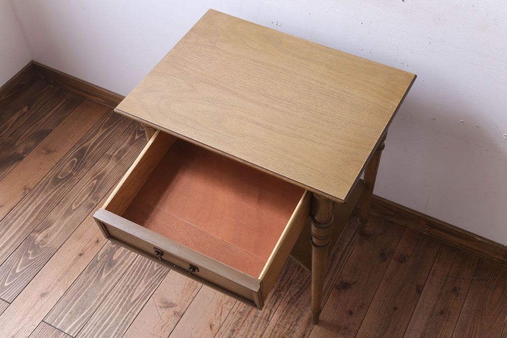 ヴィンテージ家具　ビンテージ　DREXEL HERITAGE(ドレクセルヘリテイジ)　サイドテーブル