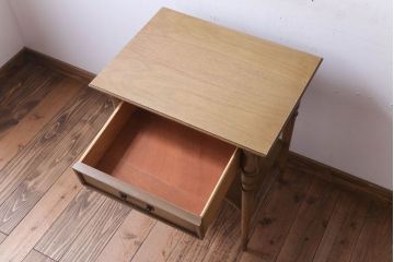 ヴィンテージ家具　ビンテージ　DREXEL HERITAGE(ドレクセルヘリテイジ)　サイドテーブル