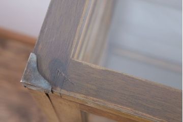 レトロ家具　昭和レトロ　脚付き!小ぶりな縦型ガラスケース(2)