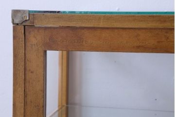 レトロ家具　昭和レトロ　脚付き!小ぶりな縦型ガラスケース(2)