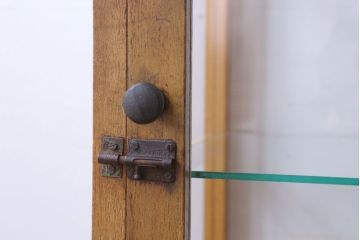 レトロ家具　昭和レトロ　脚付き!小ぶりな縦型ガラスケース(2)