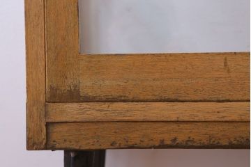 レトロ家具　昭和レトロ　脚付き!小ぶりな縦型ガラスケース(2)
