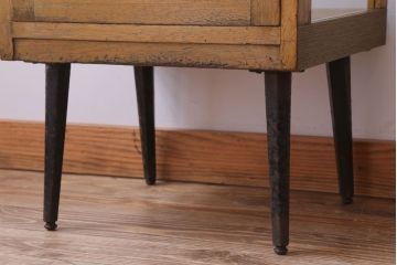 レトロ家具　昭和レトロ　脚付き!小ぶりな縦型ガラスケース(2)