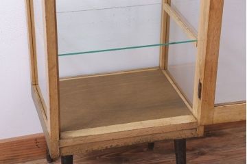 レトロ家具　昭和レトロ　脚付き!小ぶりな縦型ガラスケース(2)