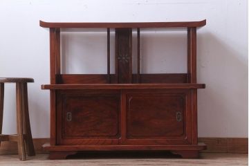 アンティーク家具　和製アンティーク　透かし彫り入り!三方欅材の茶棚(飾り棚)