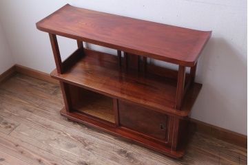 アンティーク家具　和製アンティーク　透かし彫り入り!三方欅材の茶棚(飾り棚)