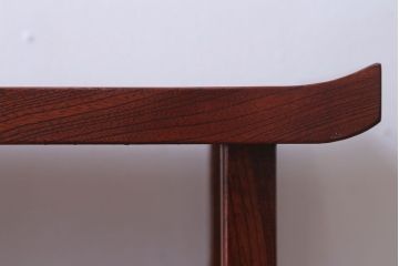 アンティーク家具　和製アンティーク　透かし彫り入り!三方欅材の茶棚(飾り棚)