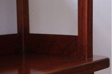 アンティーク家具　和製アンティーク　透かし彫り入り!三方欅材の茶棚(飾り棚)
