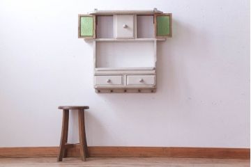 アンティーク家具　海外アンティーク　デザインガラス入り!古いペイント壁掛け戸棚