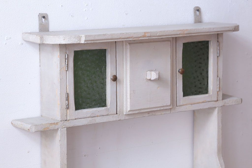 アンティーク家具　海外アンティーク　デザインガラス入り!古いペイント壁掛け戸棚
