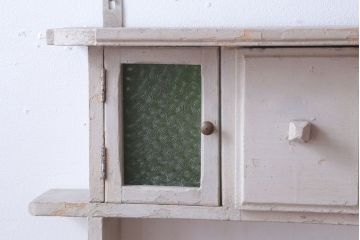 アンティーク家具　海外アンティーク　デザインガラス入り!古いペイント壁掛け戸棚