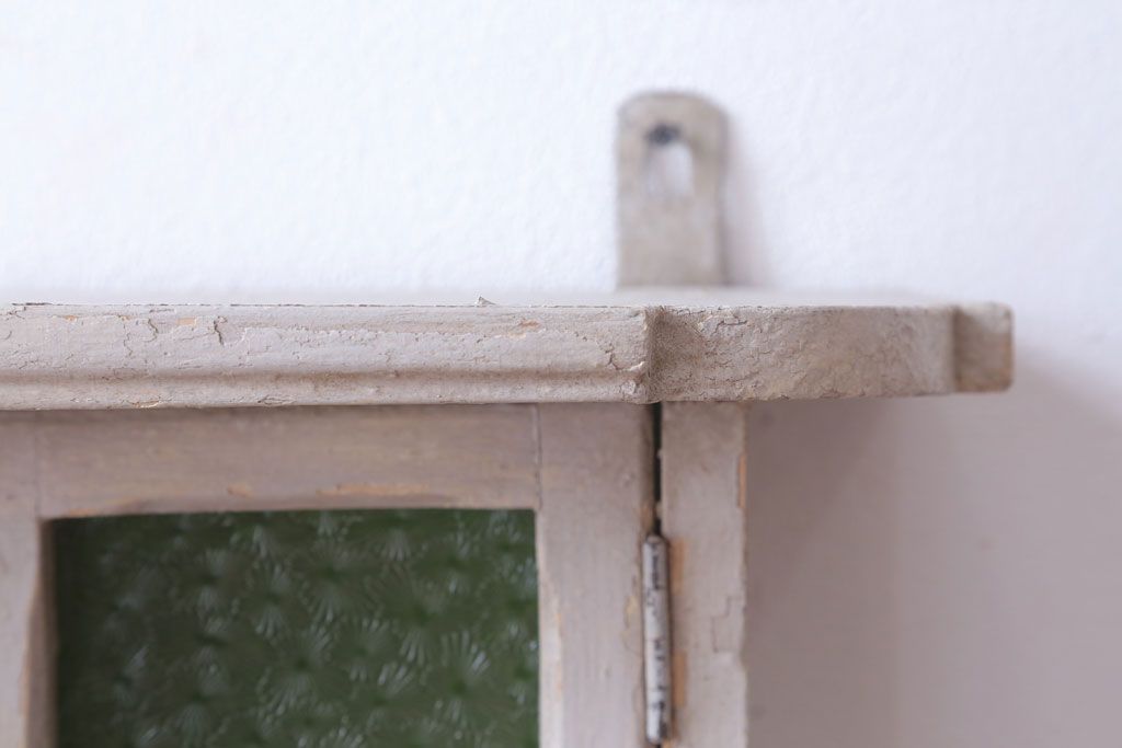 アンティーク家具　海外アンティーク　デザインガラス入り!古いペイント壁掛け戸棚