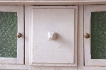 アンティーク家具　海外アンティーク　デザインガラス入り!古いペイント壁掛け戸棚