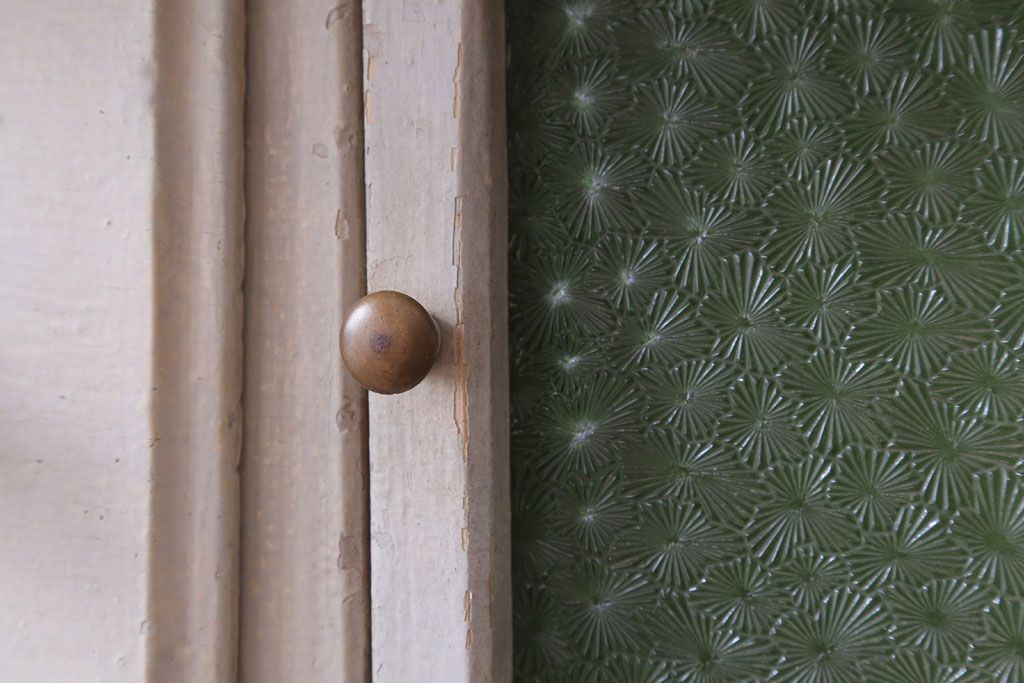 アンティーク家具　海外アンティーク　デザインガラス入り!古いペイント壁掛け戸棚