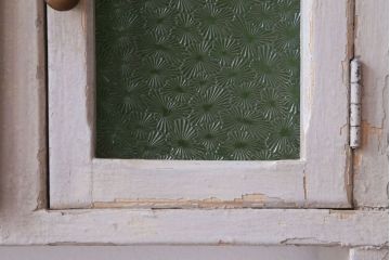 アンティーク家具　海外アンティーク　デザインガラス入り!古いペイント壁掛け戸棚