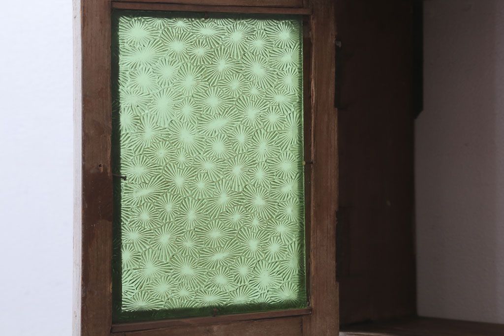 アンティーク家具　海外アンティーク　デザインガラス入り!古いペイント壁掛け戸棚