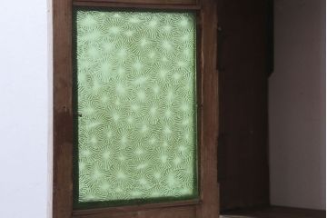 アンティーク家具　海外アンティーク　デザインガラス入り!古いペイント壁掛け戸棚