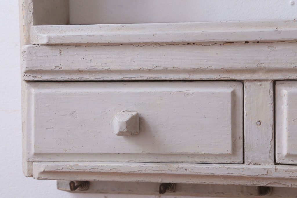 アンティーク家具　海外アンティーク　デザインガラス入り!古いペイント壁掛け戸棚