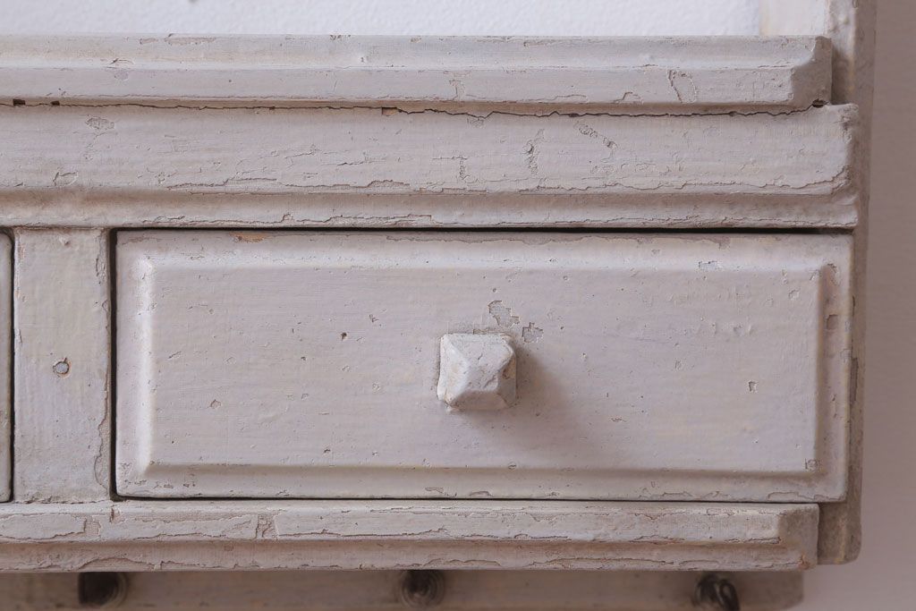 アンティーク家具　海外アンティーク　デザインガラス入り!古いペイント壁掛け戸棚