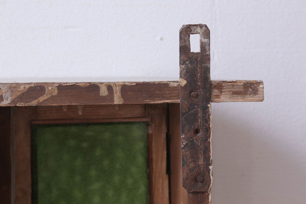 アンティーク家具　海外アンティーク　デザインガラス入り!古いペイント壁掛け戸棚