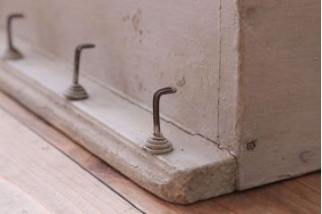 アンティーク家具　海外アンティーク　デザインガラス入り!古いペイント壁掛け戸棚