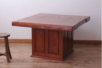 アンティーク雑貨　中古　伝統木芸士　石橋武士作　欅製　炉付きテーブル(定価65万円)