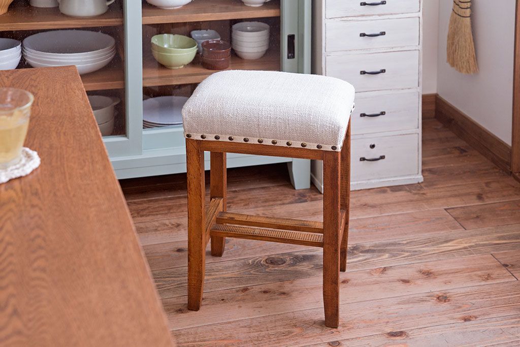 レトロ家具　和製アンティーク　アンティークリネン!クッション座面のシンプルでレトロな角スツール