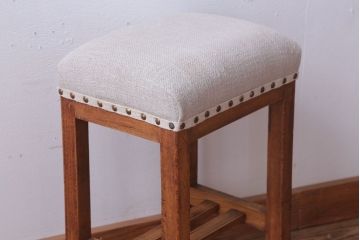 レトロ家具　和製アンティーク　アンティークリネン!クッション座面のシンプルでレトロな角スツール