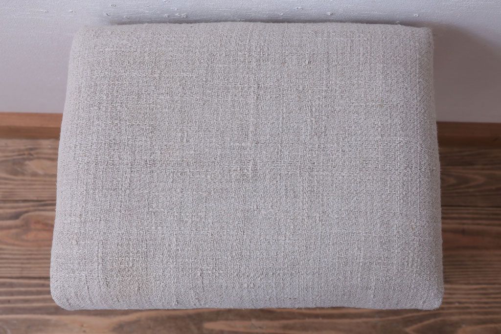 レトロ家具　和製アンティーク　アンティークリネン!クッション座面のシンプルでレトロな角スツール