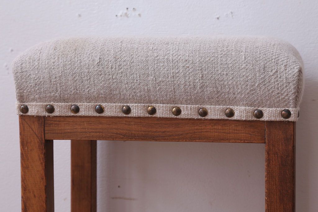 レトロ家具　和製アンティーク　アンティークリネン!クッション座面のシンプルでレトロな角スツール