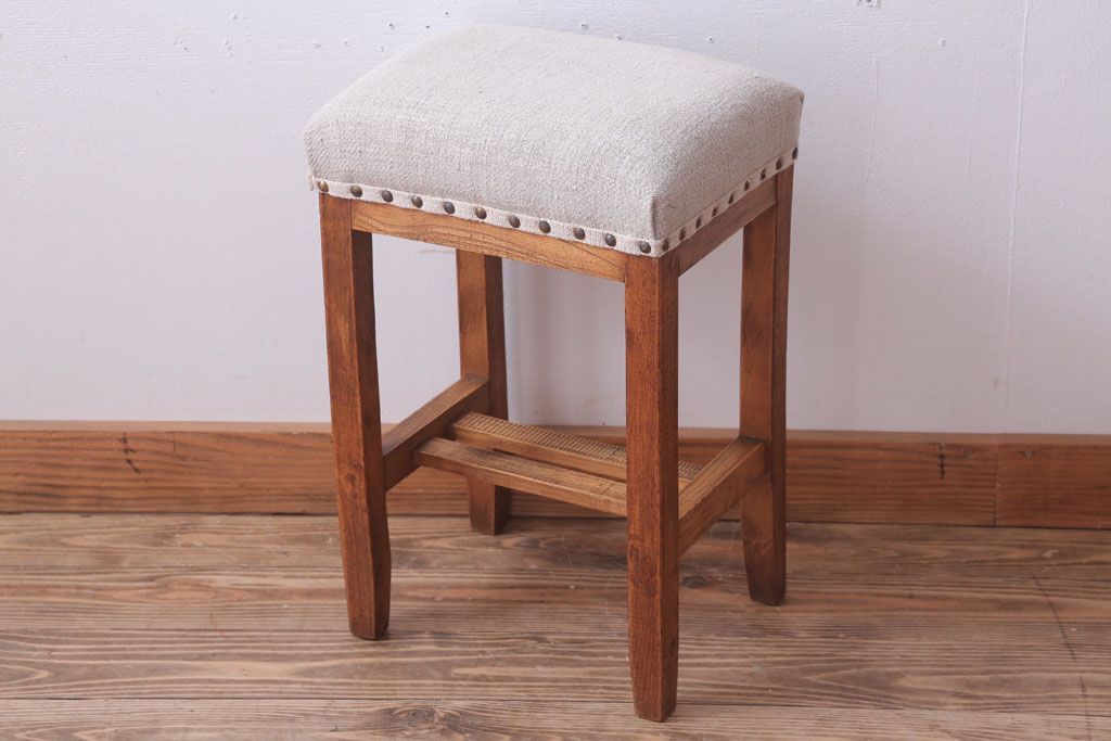 レトロ家具　和製アンティーク　アンティークリネン!クッション座面のシンプルでレトロな角スツール