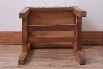 レトロ家具　和製アンティーク　アンティークリネン!クッション座面のシンプルでレトロな角スツール