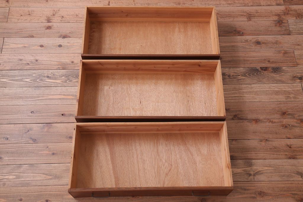 レトロ家具　昭和レトロ　シンプルデザイン!古い木のアンティークチェスト