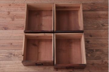 アンティーク家具　古民具・骨董　明治　ガメ戸付き!前面欅材の漆塗り大川箪笥(水屋箪笥)