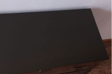 アンティーク家具　古民具・骨董　明治　ガメ戸付き!前面欅材の漆塗り大川箪笥(水屋箪笥)