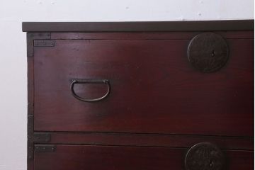 アンティーク家具　古民具・骨董　明治　ガメ戸付き!前面欅材の漆塗り大川箪笥(水屋箪笥)