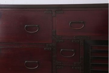 アンティーク家具　古民具・骨董　明治　ガメ戸付き!前面欅材の漆塗り大川箪笥(水屋箪笥)