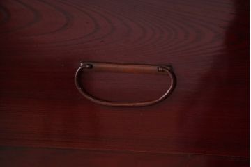 アンティーク家具　古民具・骨董　明治　ガメ戸付き!前面欅材の漆塗り大川箪笥(水屋箪笥)