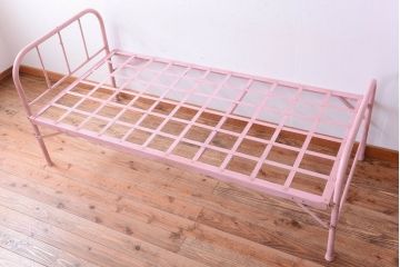 アンティークペイント　折り畳み式アイアンフレームベッド(3)