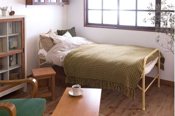 アンティーク家具　アンティークペイント　アイアンフレームの折り畳み式ベッド