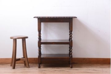 アンティーク家具　イギリスアンティーク　オーク材の優雅なツイストレッグサイドテーブル